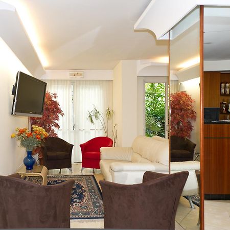 Hotel St Pierre Rimini Bagian luar foto