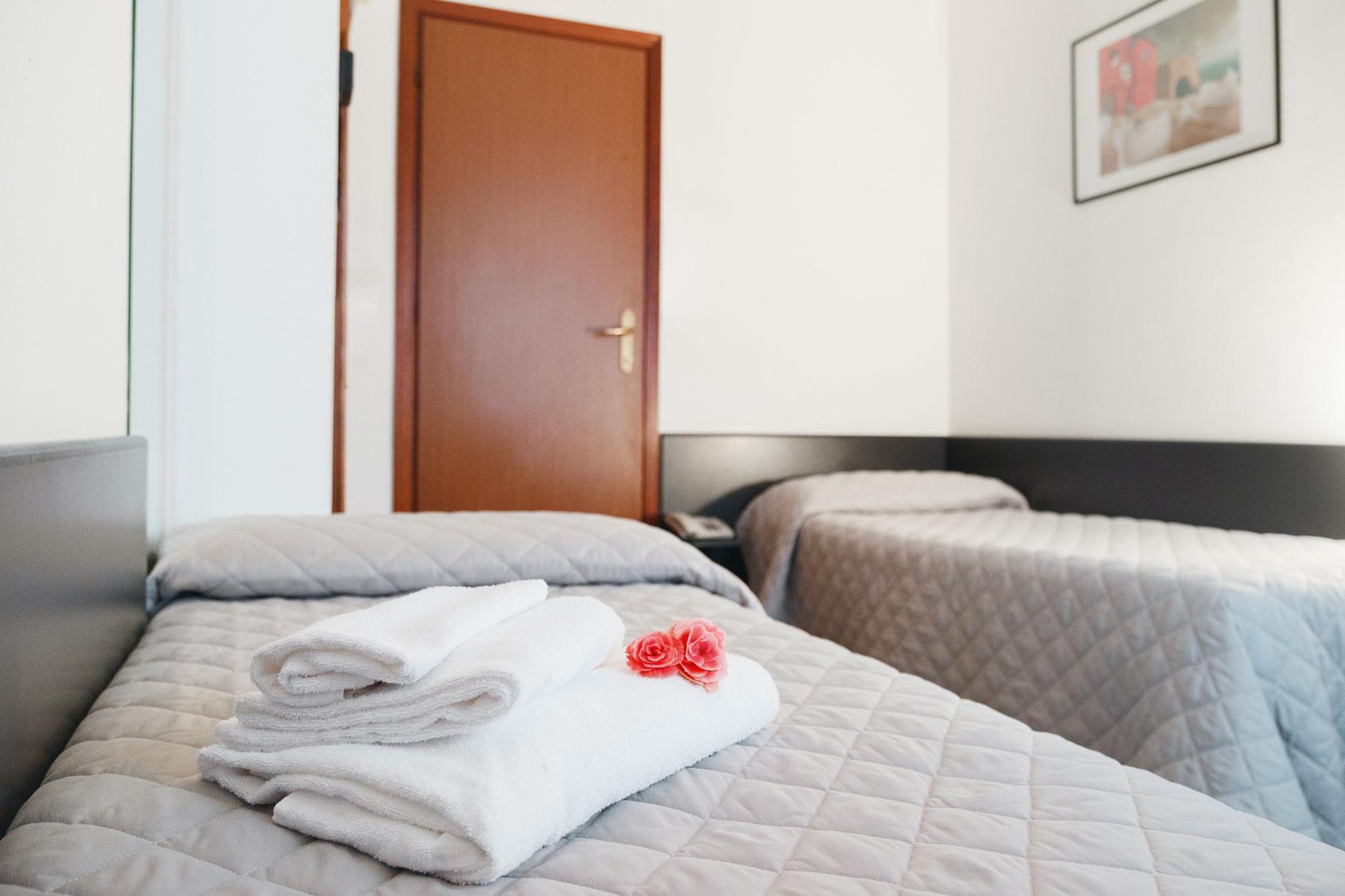 Hotel St Pierre Rimini Bagian luar foto