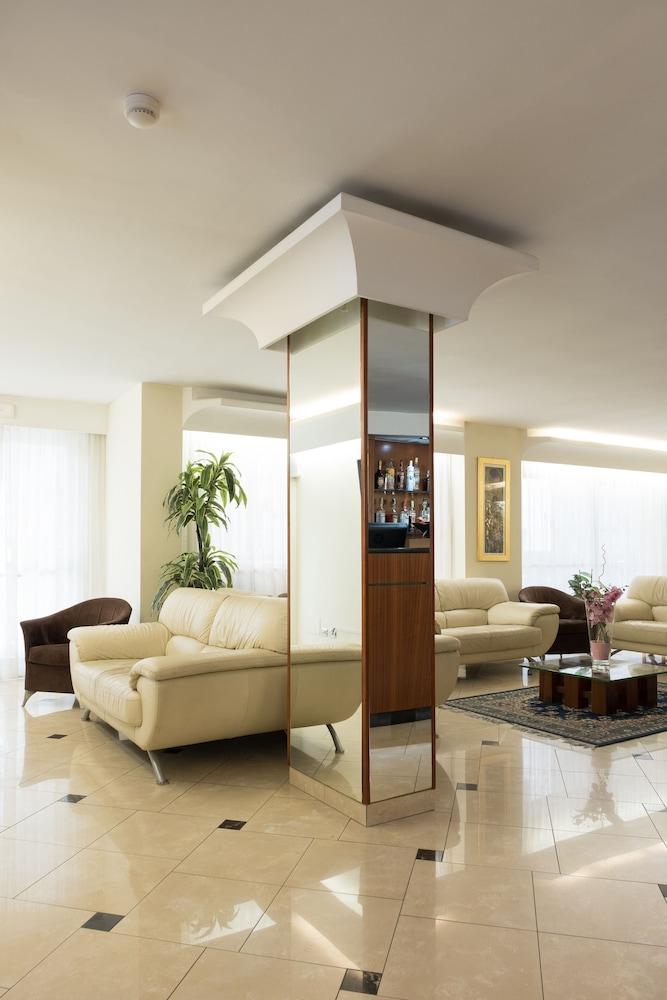 Hotel St Pierre Rimini Bagian luar foto