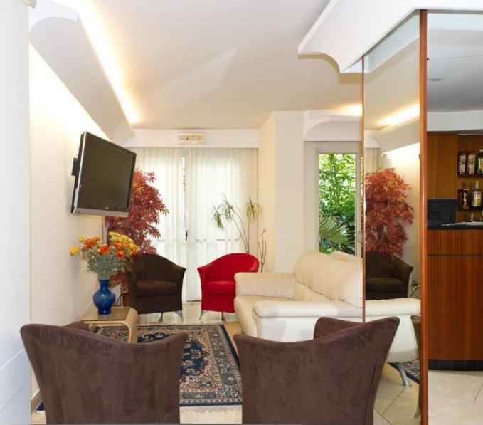 Hotel St Pierre Rimini Bagian luar foto