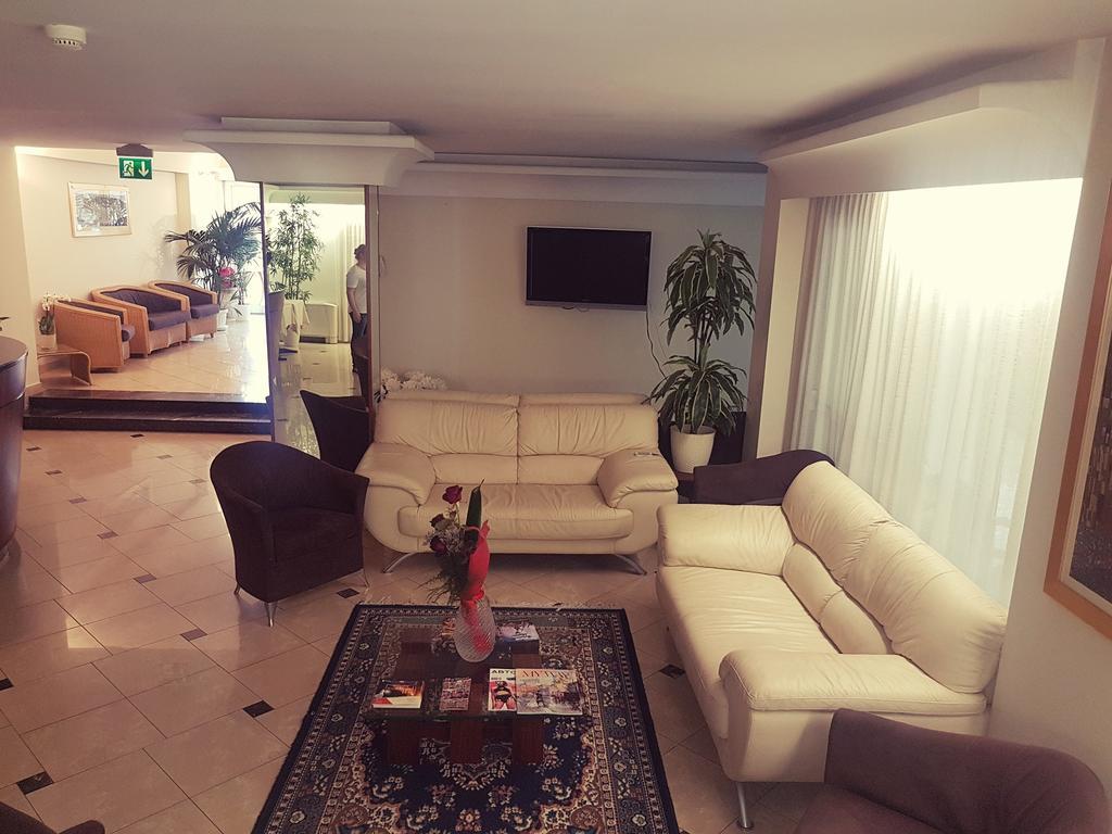 Hotel St Pierre Rimini Bagian luar foto