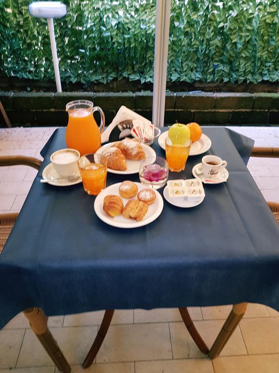 Hotel St Pierre Rimini Bagian luar foto