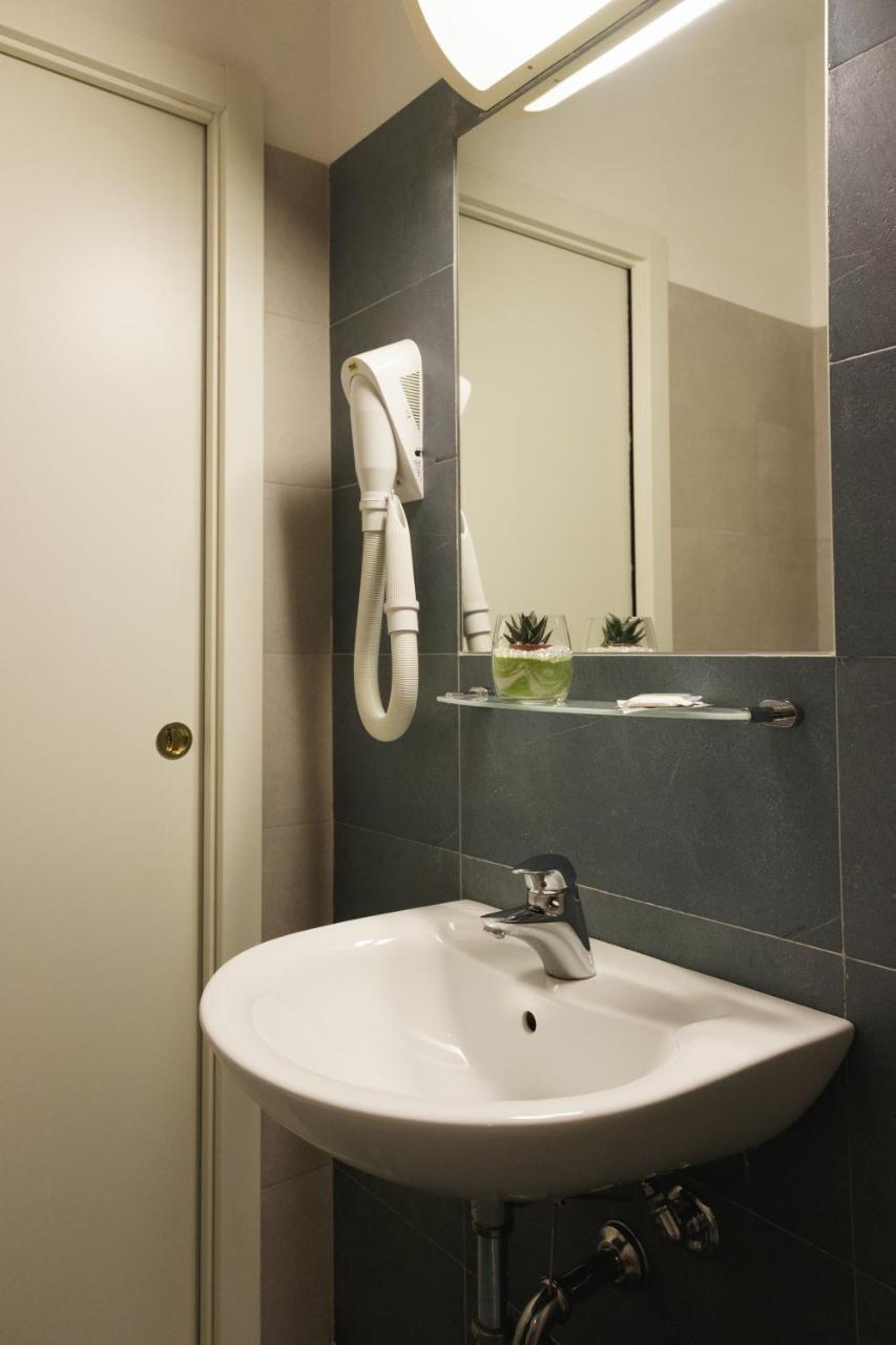 Hotel St Pierre Rimini Bagian luar foto